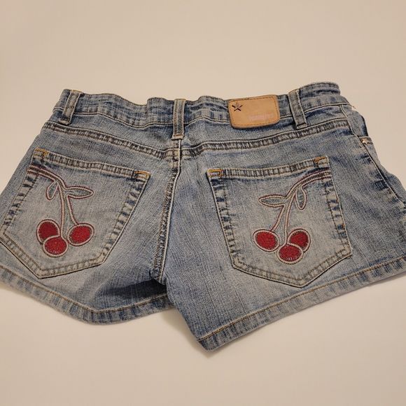 Women’s Vintage Bubblegum Denim Shorts Size 5/6 - Picture 3 of 11